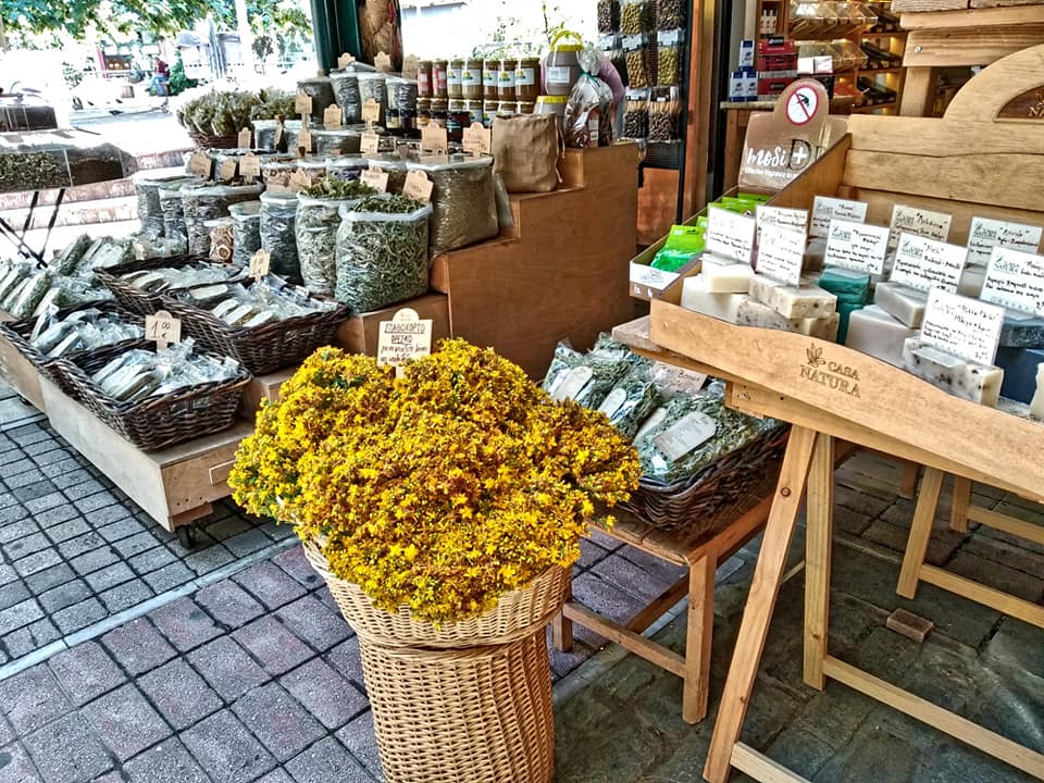 Walking through the old markets of our city... - Peek at Greek - Greek language and culture school